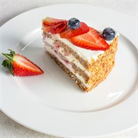 Кусок торта "Лесные ягоды" - подарок к заказу от 1800 рублей 378115000001304533